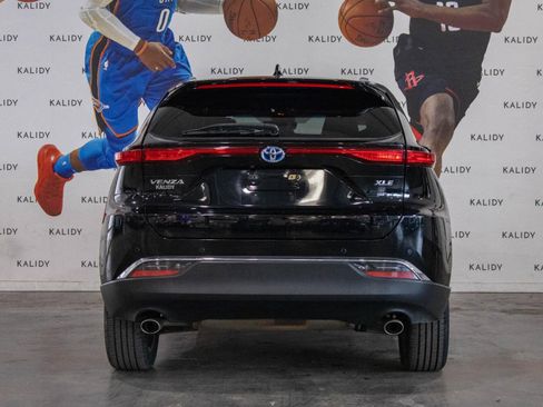 Used 2023 Toyota Venza XLE image 22