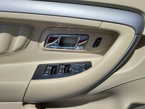 Used 2014 Ford Taurus SE FWD image 6