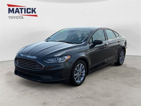 Used 2020 Ford Fusion SE image 3