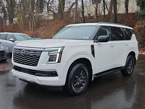 Certified 2025 Nissan Armada SV image 3