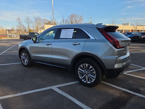 Used 2024 Cadillac XT4 Premium Luxury image 3