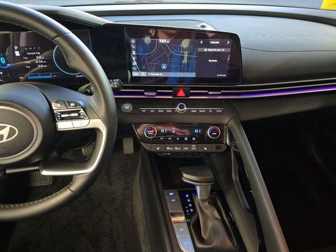 Used 2024 Hyundai Elantra SEL w/ Convenience Package FWD image 7