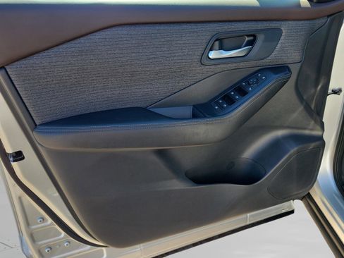 Used 2022 Nissan Rogue SV image 20