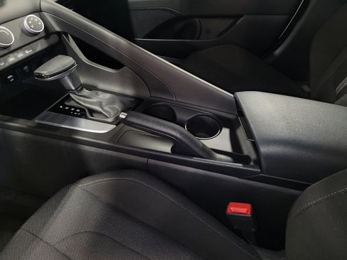 Used 2025 Hyundai Elantra SE FWD image 26