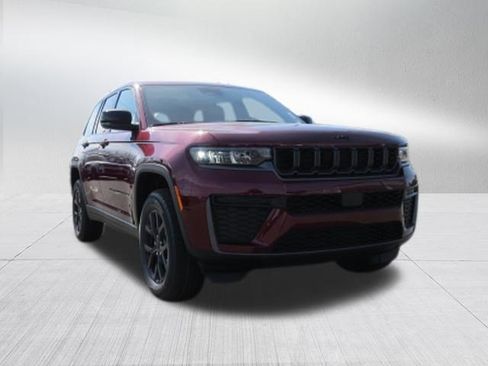 New 2026 Jeep Grand Cherokee Altitude RWD image 9