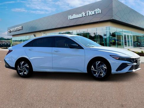 Used 2025 Hyundai Elantra Sport FWD image 10