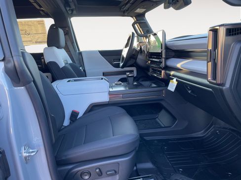New 2025 GMC Hummer EV 2X image 15