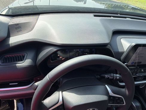 Used 2025 Toyota Grand Highlander FWD image 16