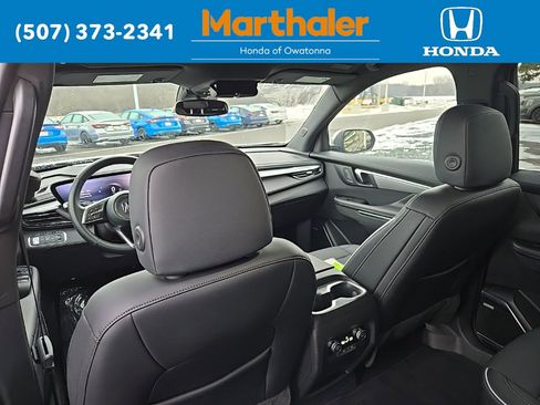 Used 2025 Buick Enclave Preferred image 14