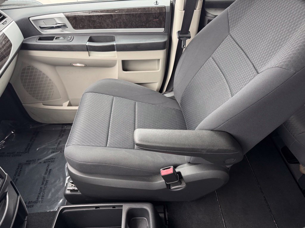 Used 2010 Dodge Grand Caravan SXT FWD image 18