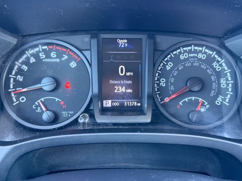 Used 2022 Toyota Tacoma SR AWD/4WD image 8