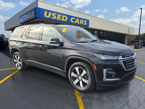 Used 2023 Chevrolet Traverse LT w/ LT Premium Package AWD/4WD image 4