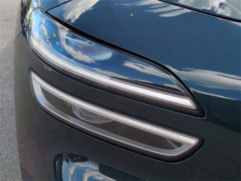 Certified 2025 Genesis G70 2.5T image 10