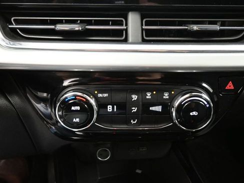 Used 2025 Chevrolet Trax LT image 21