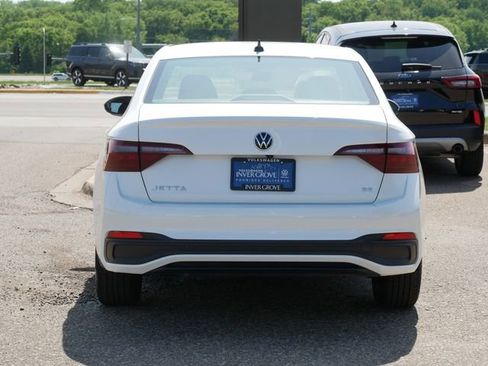 Certified 2023 Volkswagen Jetta SE w/ Panoramic Sunroof Package FWD image 6