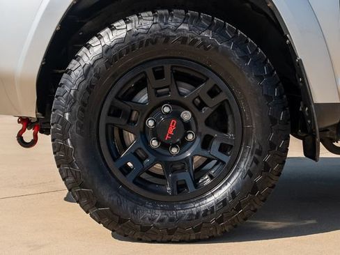Certified 2022 Toyota 4Runner TRD Off-Road Premium AWD/4WD image 6