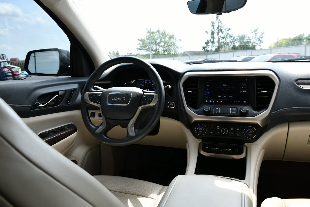 Used 2021 GMC Acadia Denali w/ Denali Technology Package FWD image 24