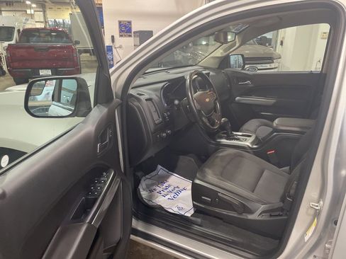 Used 2020 Chevrolet Colorado LT w/ LT Convenience Package image 12