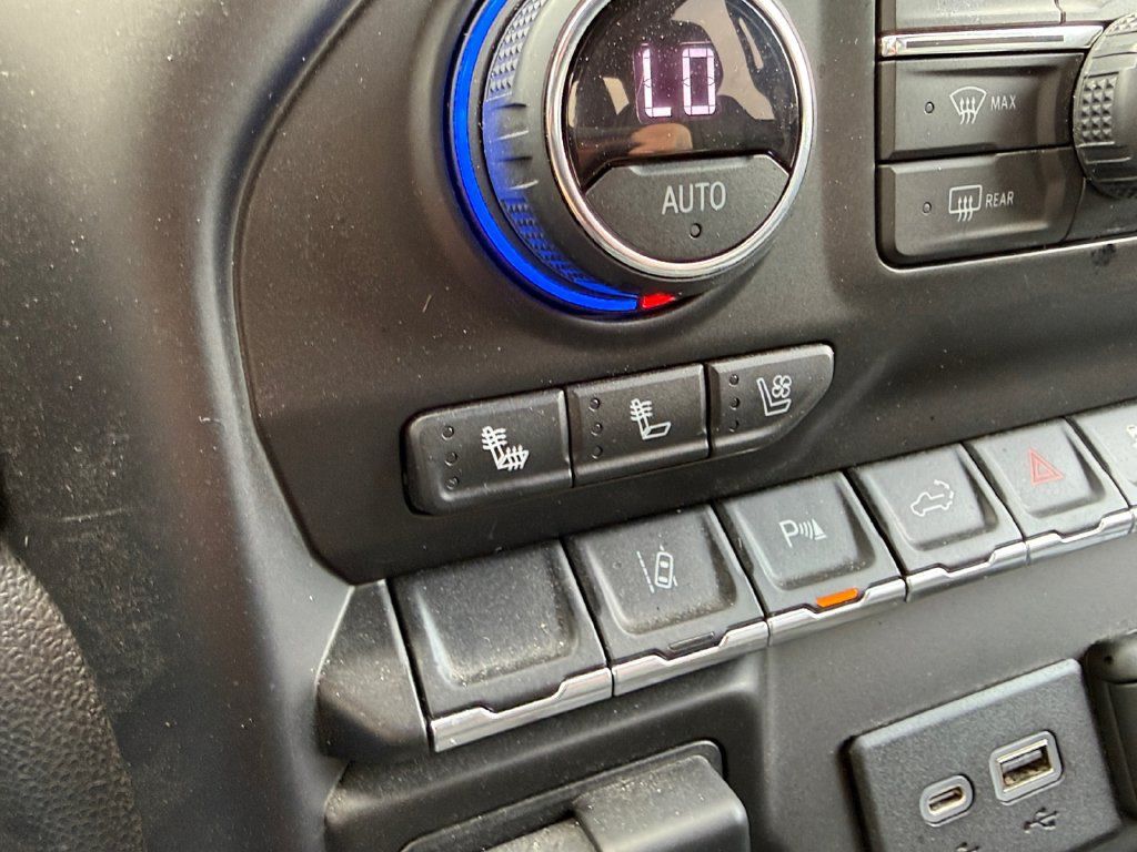 Used 2020 Chevrolet Silverado 3500 High Country w/ Technology Package AWD/4WD image 34