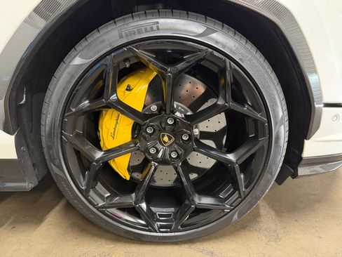 Used 2024 Lamborghini Urus Performante AWD/4WD image 25