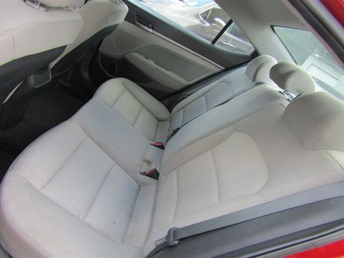 Used 2017 Hyundai Elantra SE FWD image 8