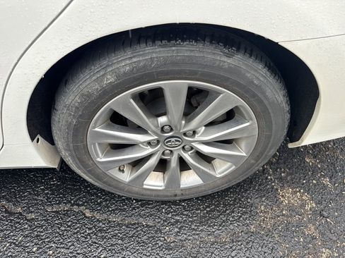 Used 2017 Toyota Camry XLE FWD image 10