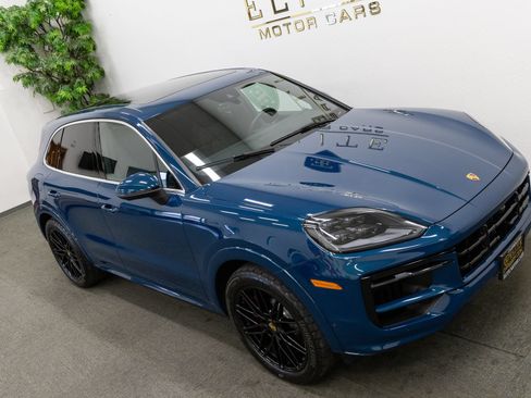 Used 2024 Porsche Cayenne S AWD/4WD image 23