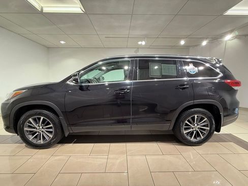 Certified 2019 Toyota Highlander XLE AWD/4WD image 2