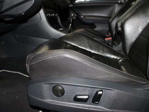 Used 2016 Volkswagen Golf R 4-Door AWD/4WD image 28