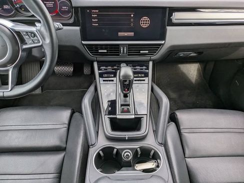 Used 2023 Porsche Cayenne Platinum Edition AWD/4WD image 17