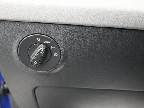 Used 2022 Volkswagen Taos SE w/ Panoramic Sunroof Package image 23