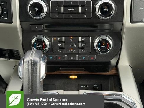 Used 2015 Ford F150 Lariat w/ Equipment Group 502A Luxury AWD/4WD image 32