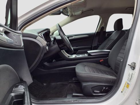 Used 2020 Ford Fusion SE image 30