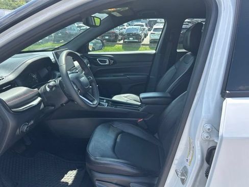 Used 2024 Jeep Compass Trailhawk AWD/4WD image 6