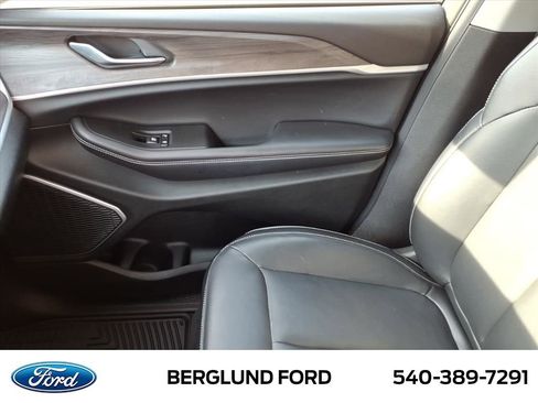 Used 2021 Jeep Grand Cherokee L Limited image 31