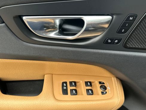 Used 2019 Volvo XC60 T6 Momentum w/ Multimedia Package AWD/4WD image 13