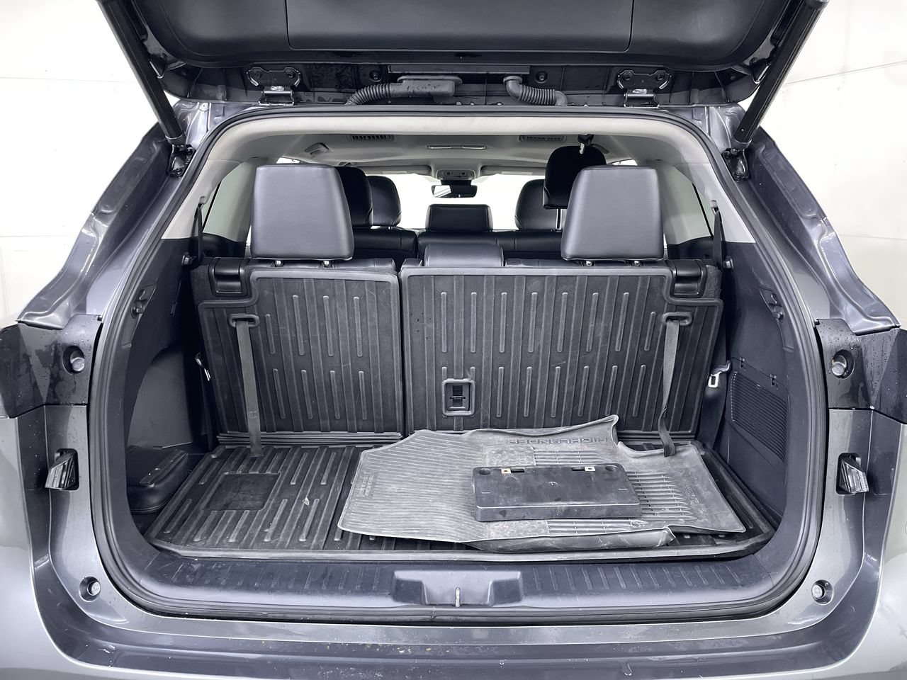 Used 2023 Toyota Highlander XLE AWD/4WD image 24
