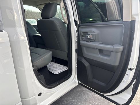 Used 2017 RAM 1500 Classic SLT image 37