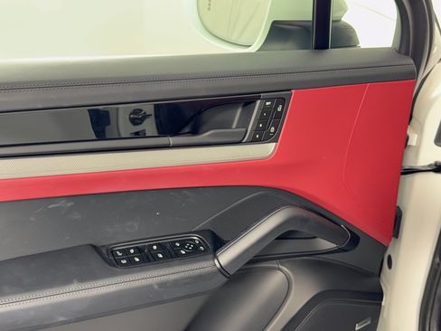 Certified 2025 Porsche Cayenne E-Hybrid AWD/4WD image 15