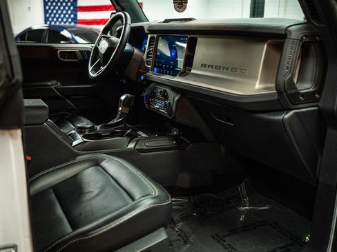 Used 2025 Ford Bronco Outer Banks image 13
