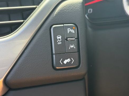 Used 2020 Chevrolet Suburban LT w/ Luxury Package RWD image 34