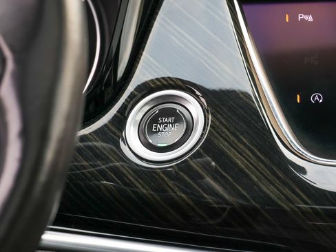 Used 2020 Cadillac XT6 Premium Luxury FWD image 16