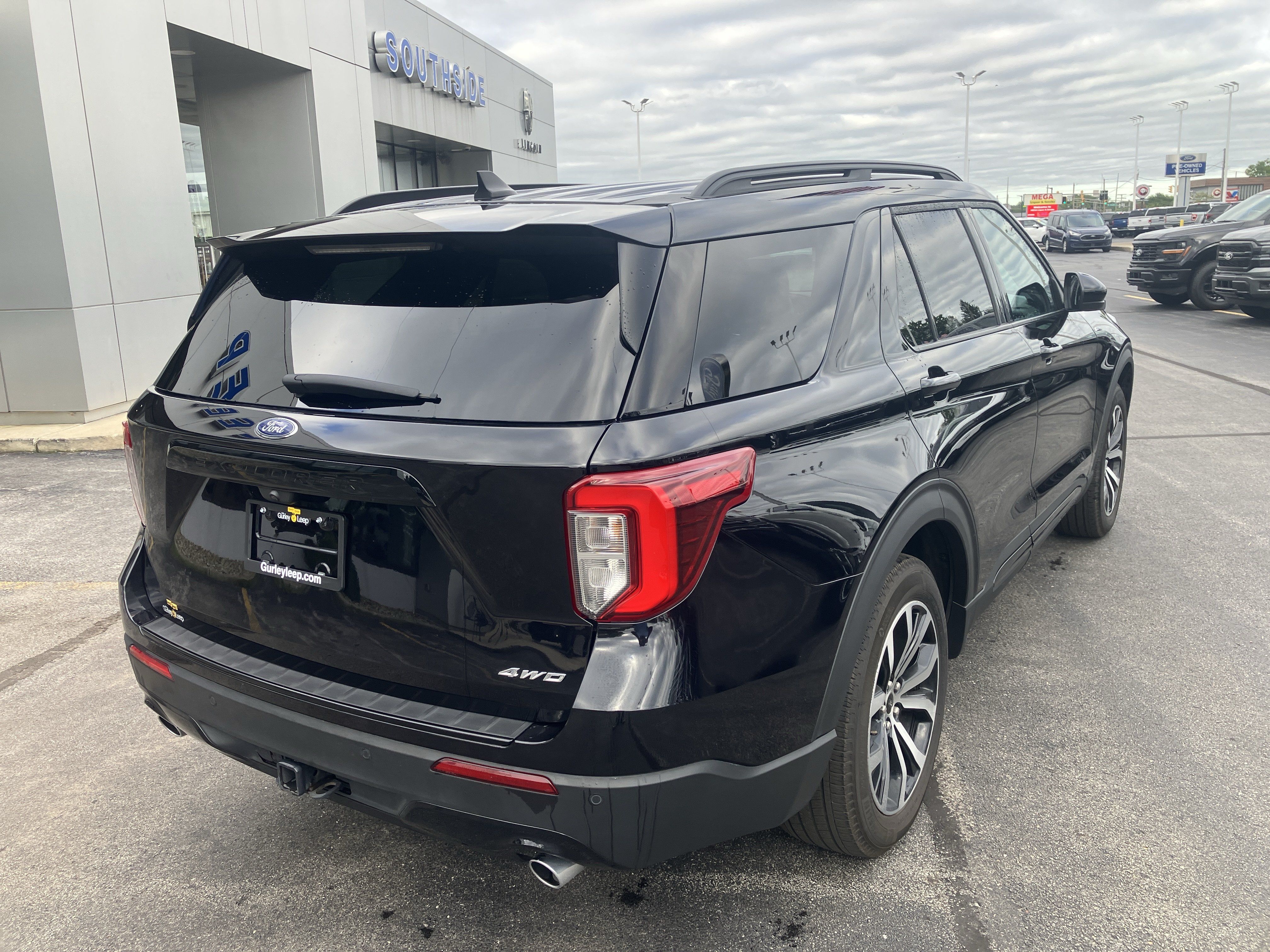 Used 2023 Ford Explorer ST-Line w/ Class IV Trailer Tow Package AWD/4WD image 7