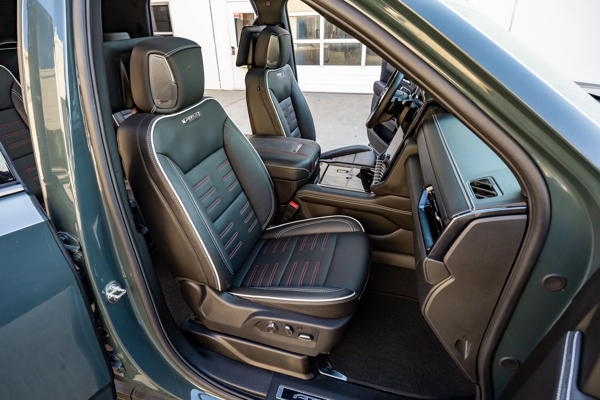 Used 2026 GMC Yukon AT4 Ultimate AWD/4WD image 32