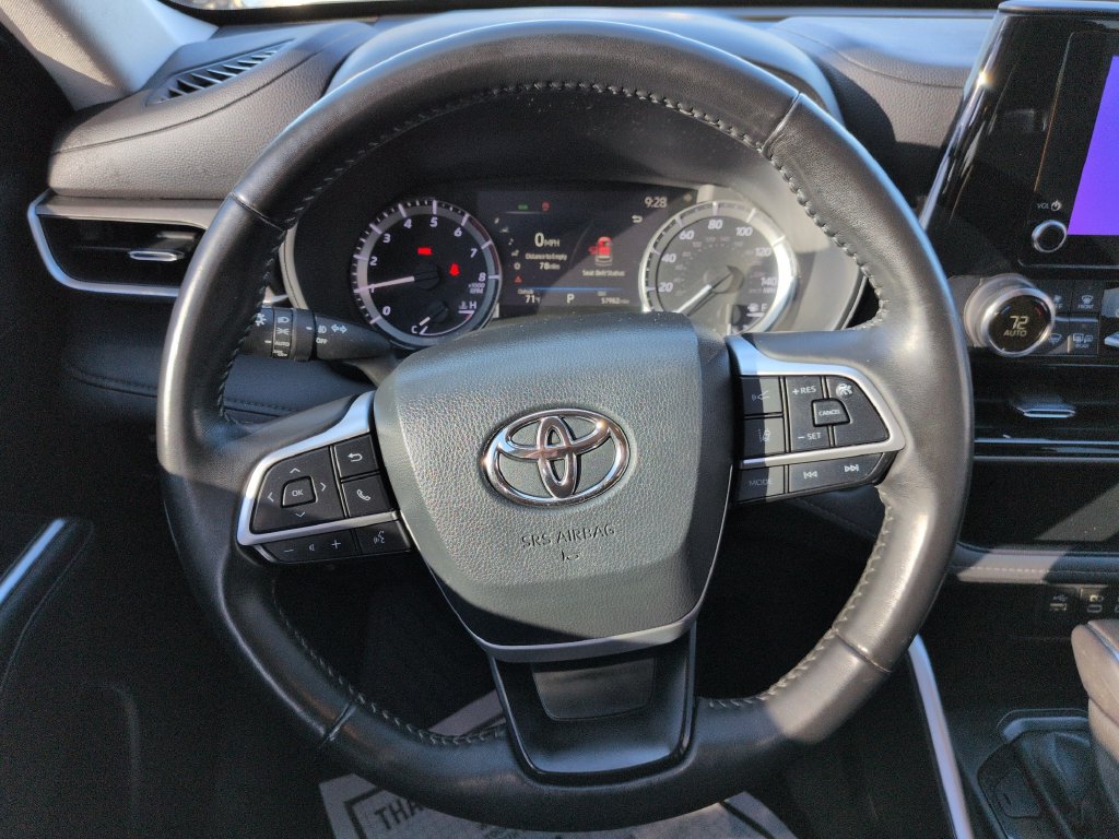 Used 2023 Toyota Highlander LE AWD/4WD image 14
