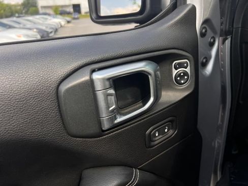 Used 2020 Jeep Gladiator Overland AWD/4WD image 11
