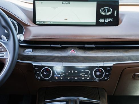 Used 2024 Genesis G80 image 18