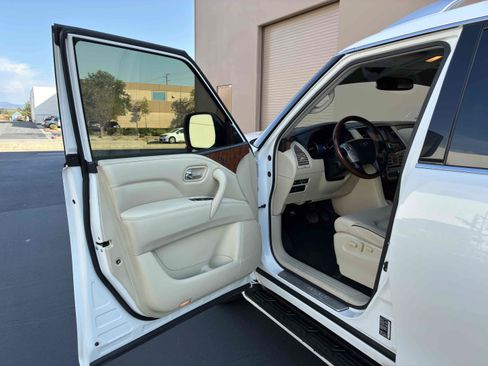 Used 2018 INFINITI QX80 4WD w/ Driver Assistance Package image 42