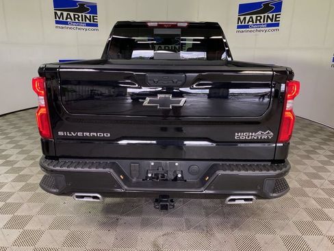 Used 2025 Chevrolet Silverado 1500 High Country AWD/4WD image 17