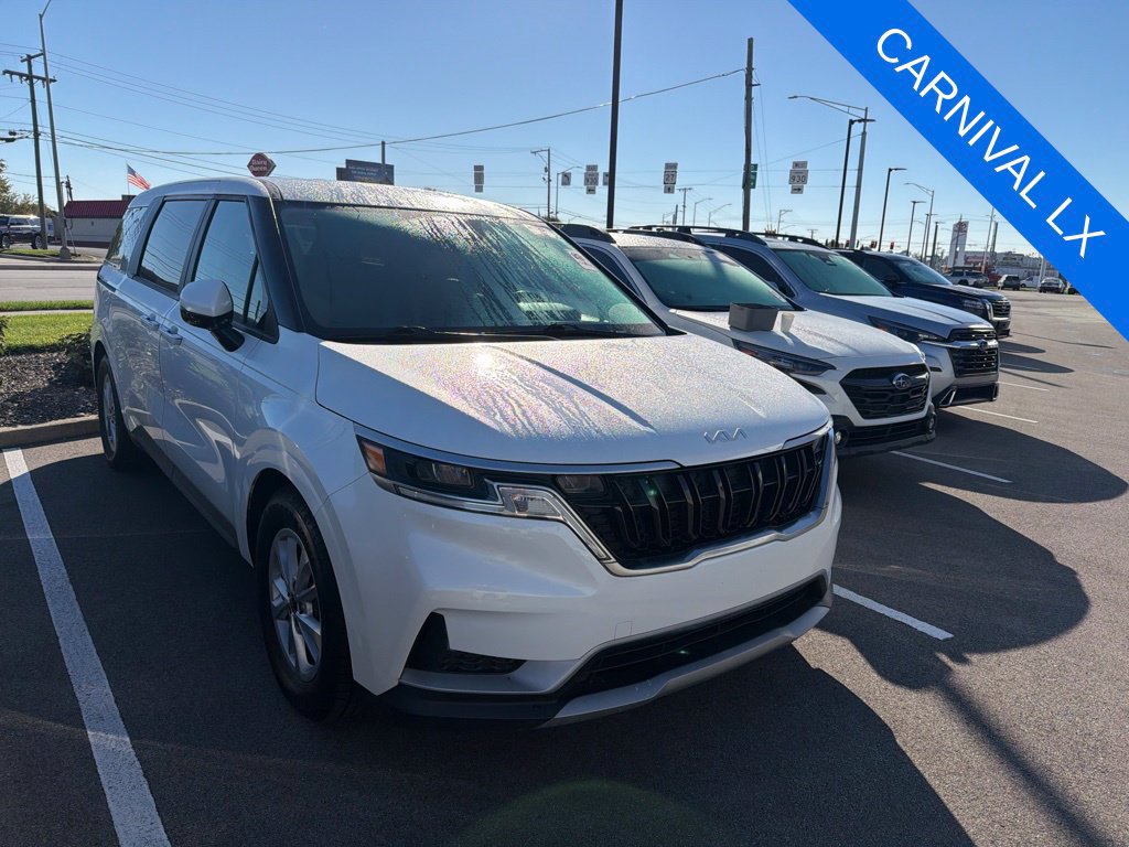 Used 2023 Kia Carnival LX FWD image 1